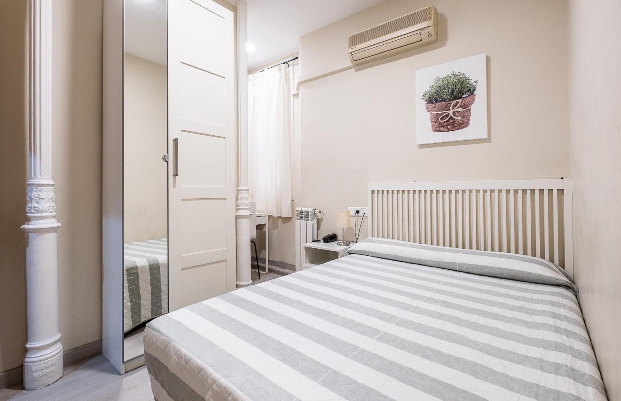 Quarto com Cama de Casal ou 2 de Solteiro